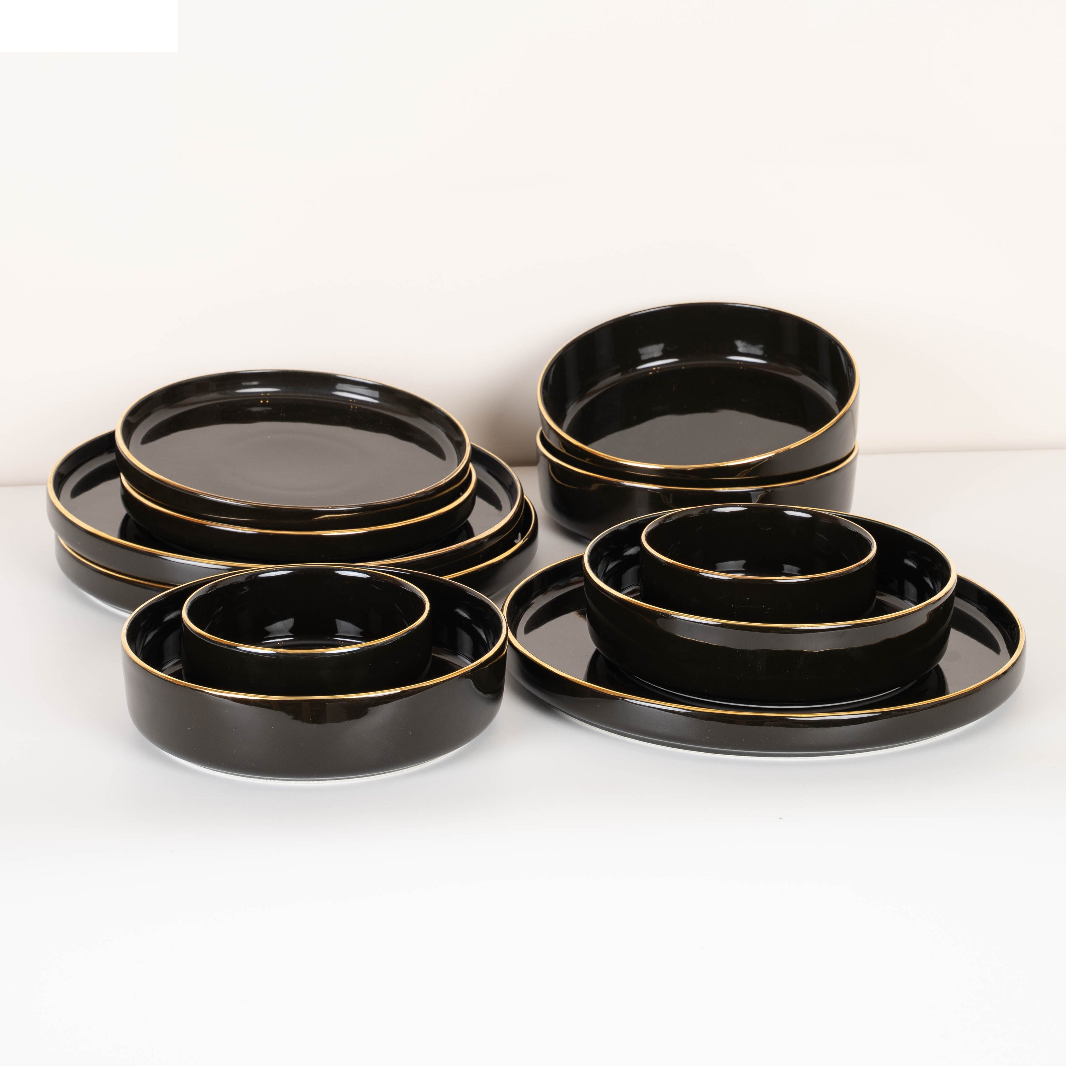 The Golden Royale Dinner Set