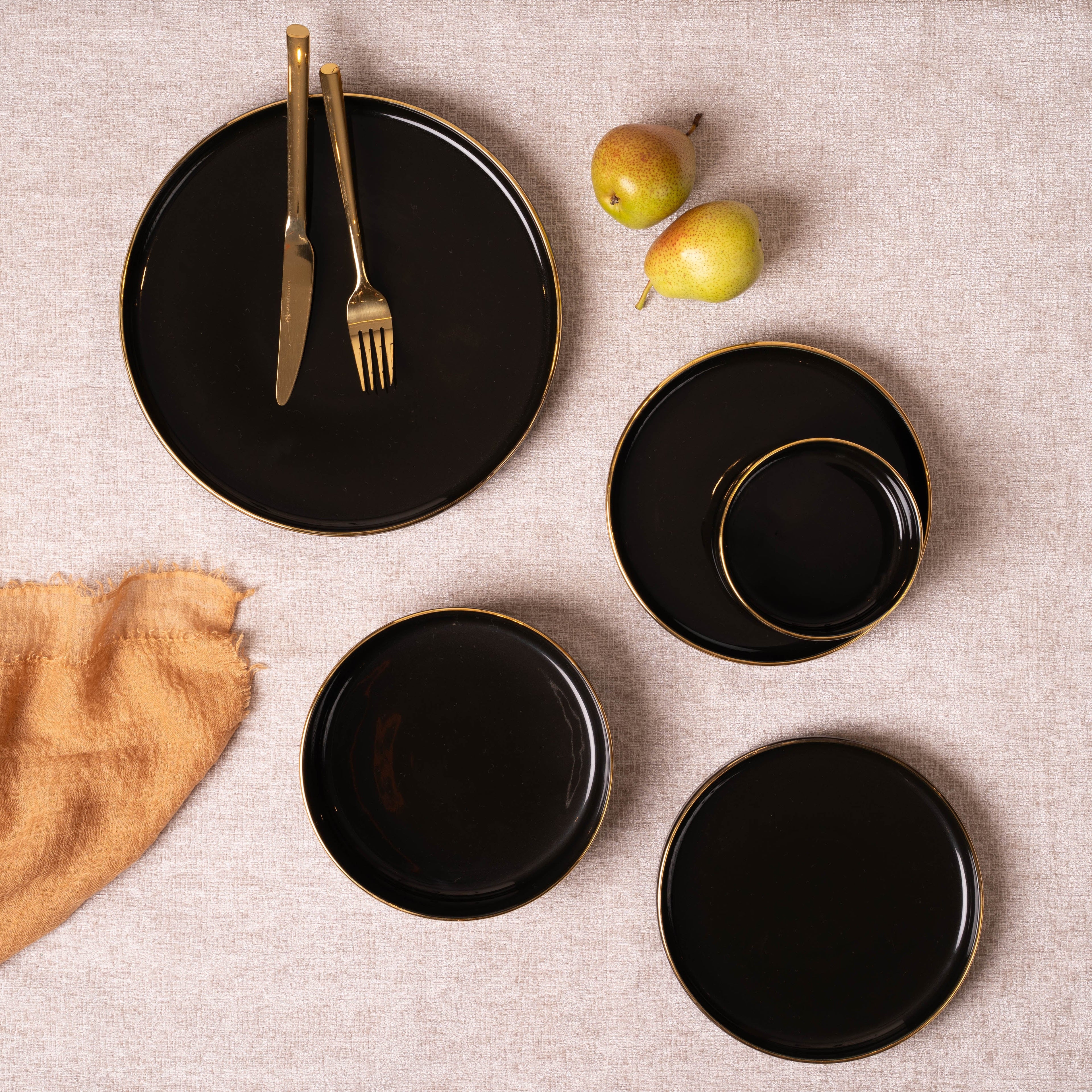 The Golden Royale Dinner Set