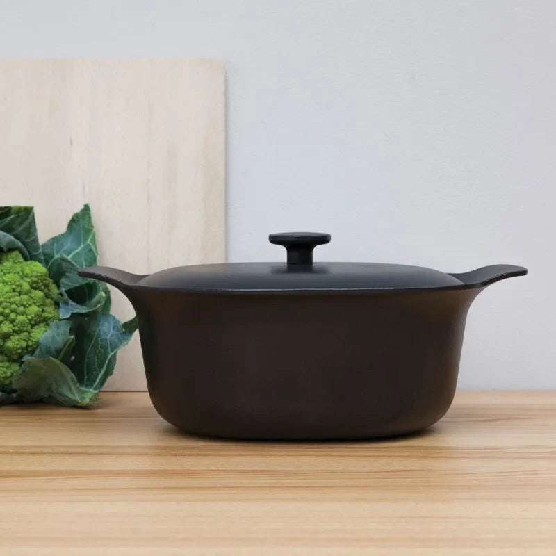 BergHOFF Oval covered casserole cast iron black 28 x 22 cm